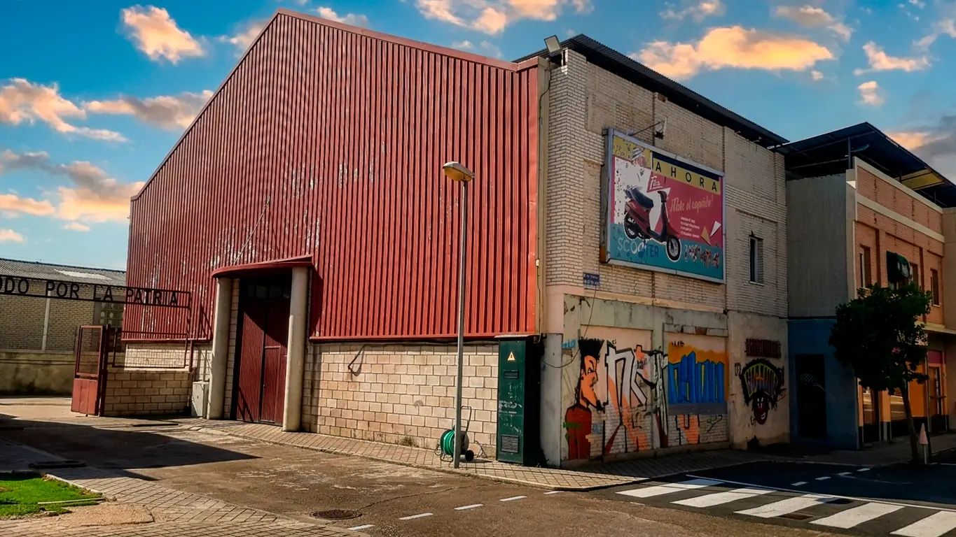 Set exterior — 15